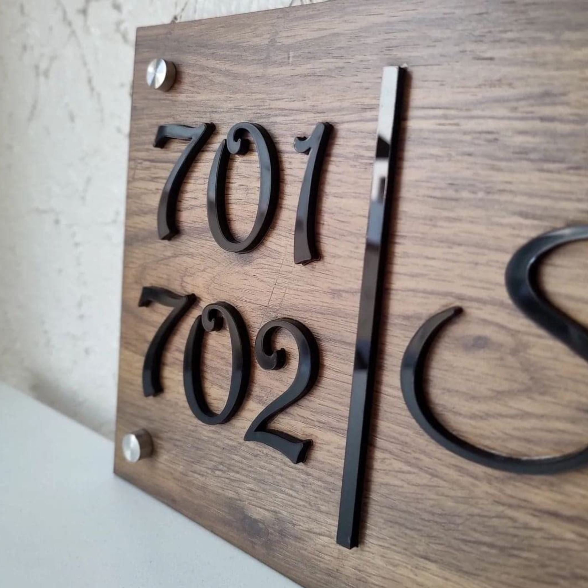wooden-door-sign